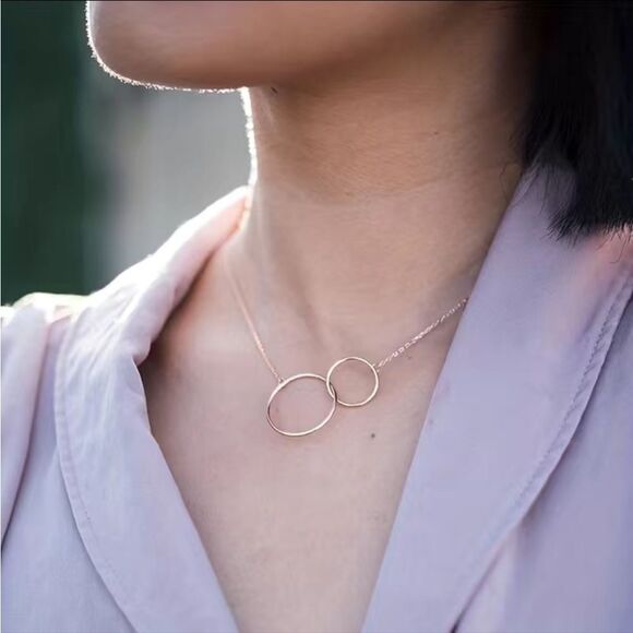 Gorgeous Mom Necklace, Mother’s Day or Grandma Gift with Yellow Box + Card​ - Picture 3 of 8